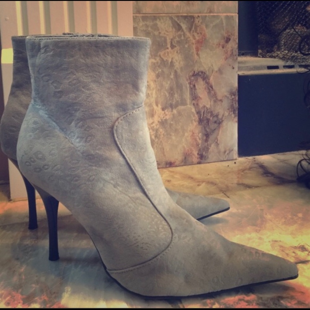 Chic Wild Rose Dove Gray Stiletto Boots